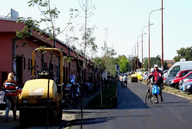 Novi trotoar za lakši prilaz kupaca na Buvljaku